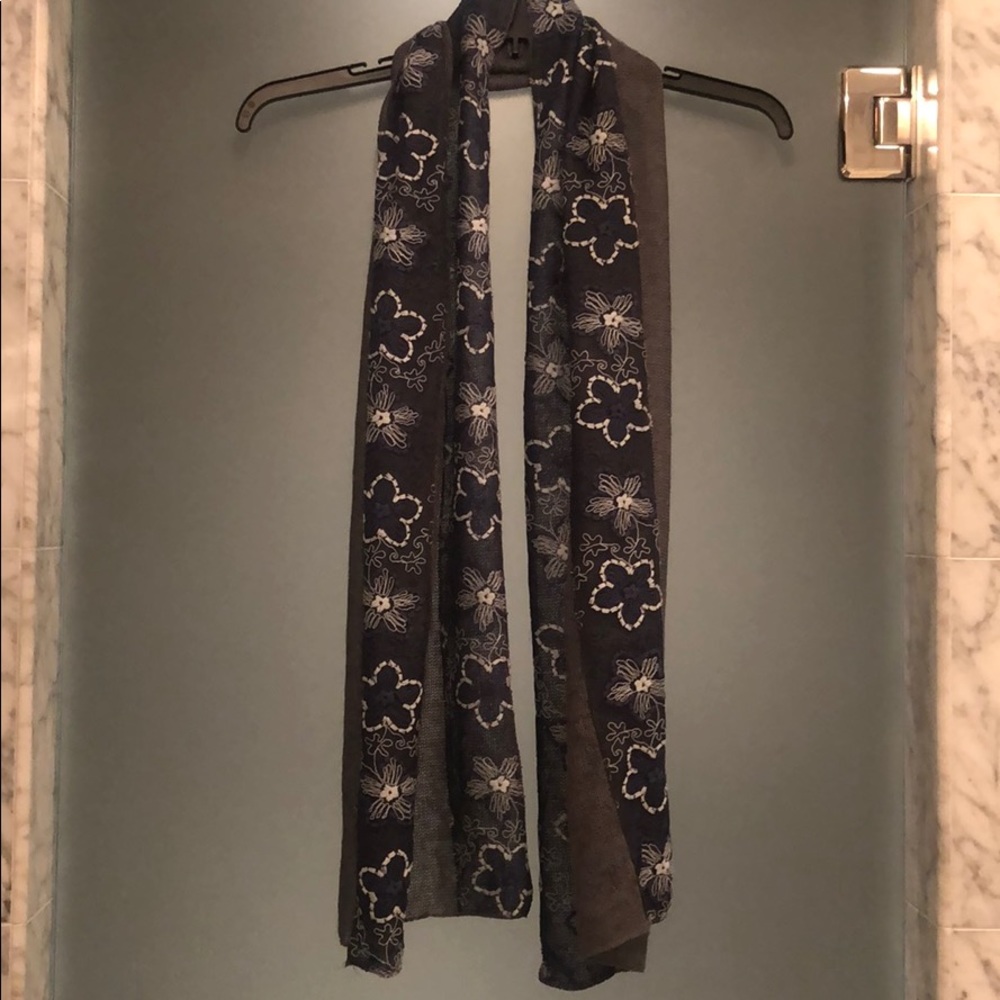 NWOT scarf